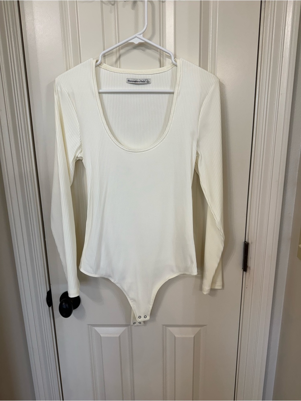 Abercrombie & Fitch Ribbed Scoop-Neck Long Sleeve Bodysuit - Cream